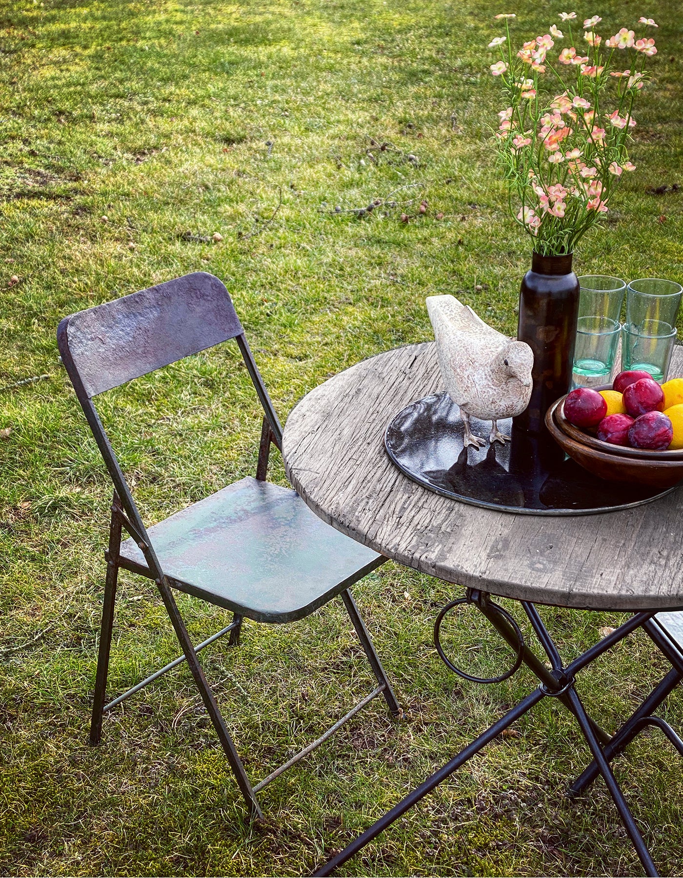 RECYCLED: Round dining table in recycled wood – unique vintage table with nordic rustic finish and beautiful patina