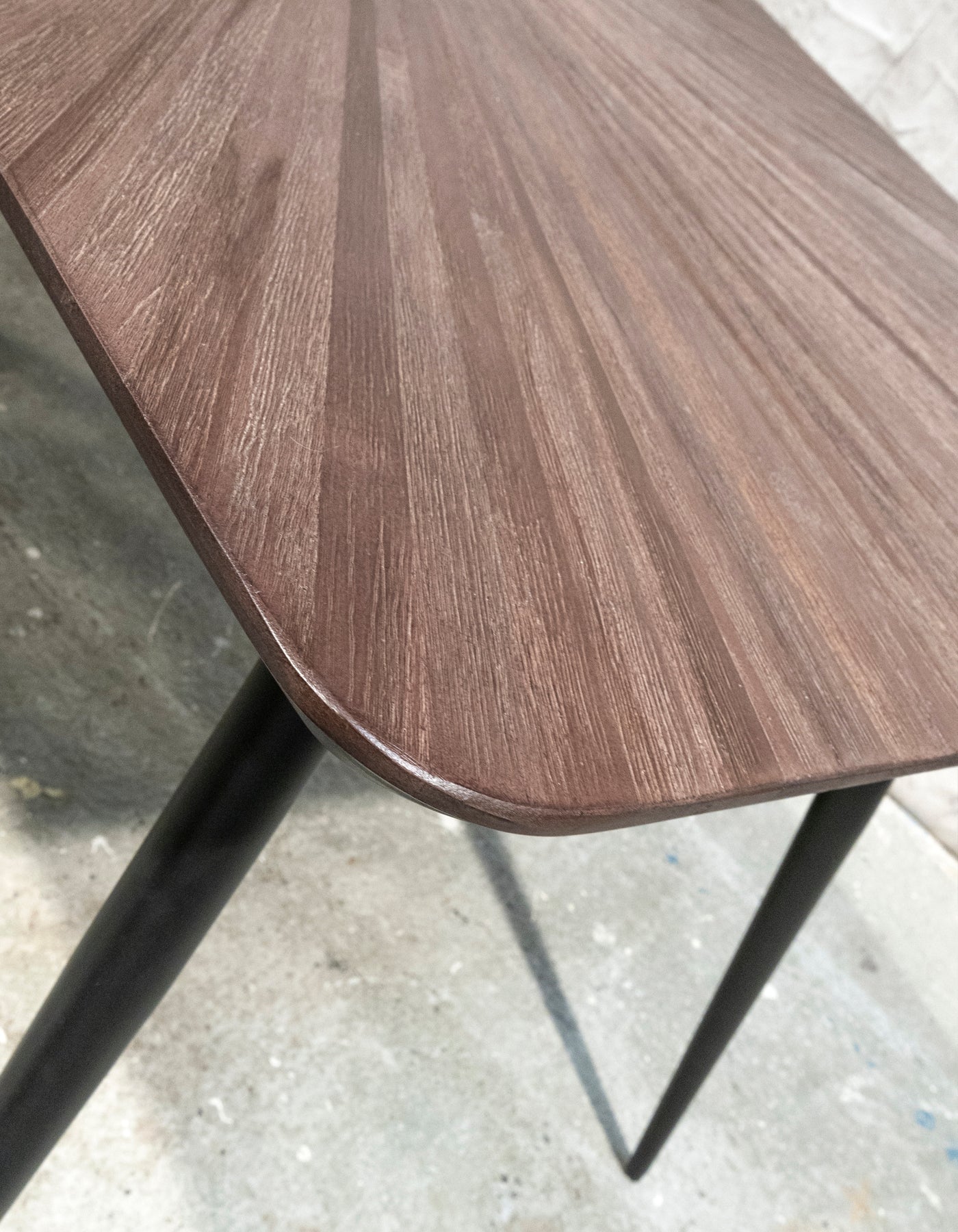 RECYCLED: UNIKT KONSOLBORD I GENANVENDT TEAKTRÆ