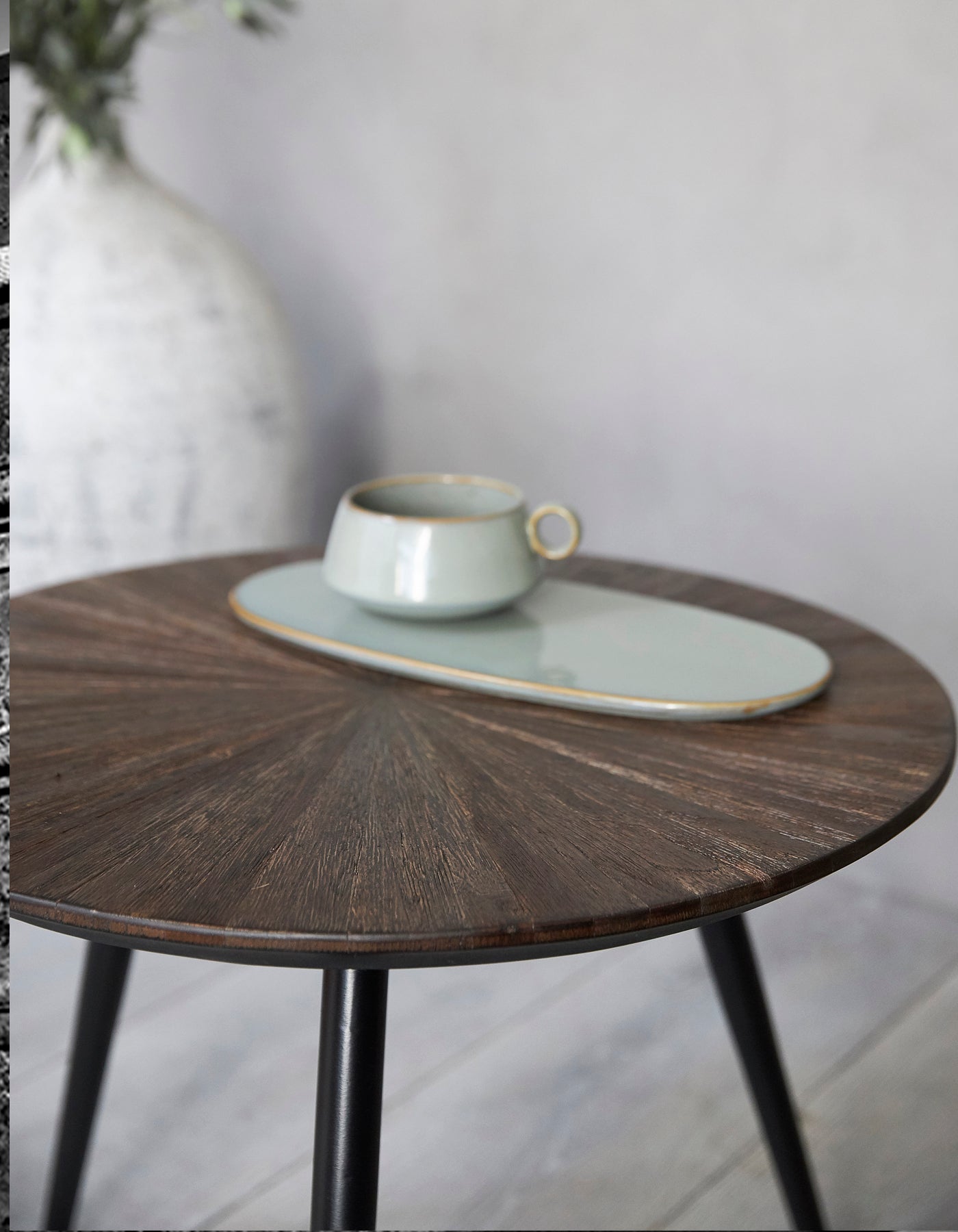 RECYCLED: LILLE BORD AF GENANVENDT TEAKTRÆ