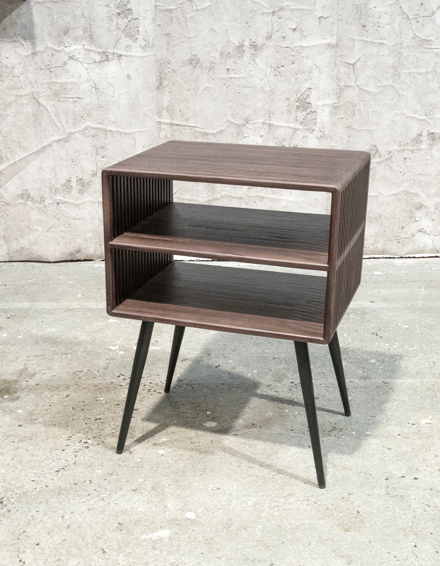 RECYCLED: SENGEBORD I GENANVENDT TEAKTRÆ