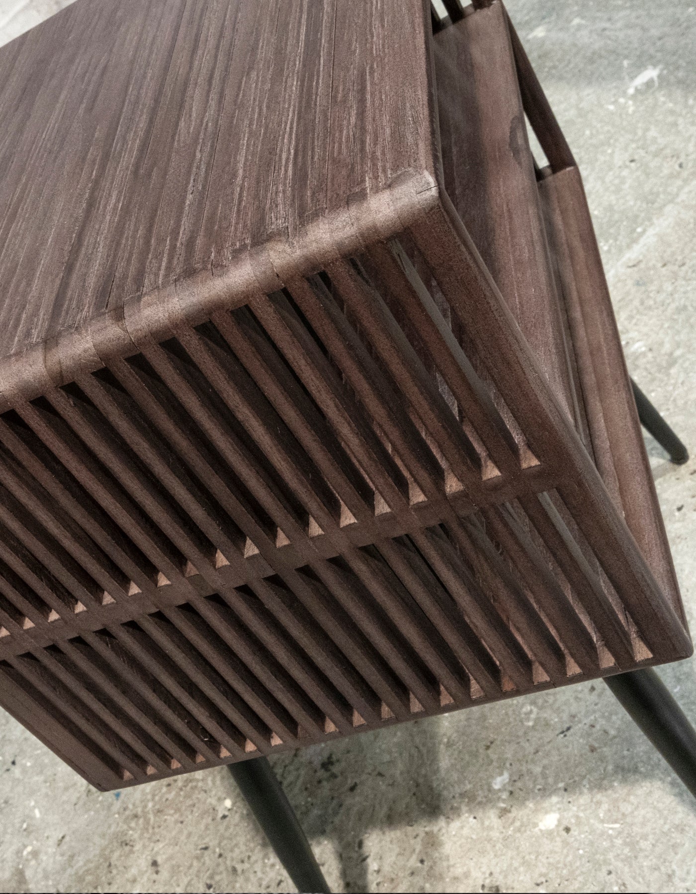 RECYCLED: SENGEBORD I GENANVENDT TEAKTRÆ