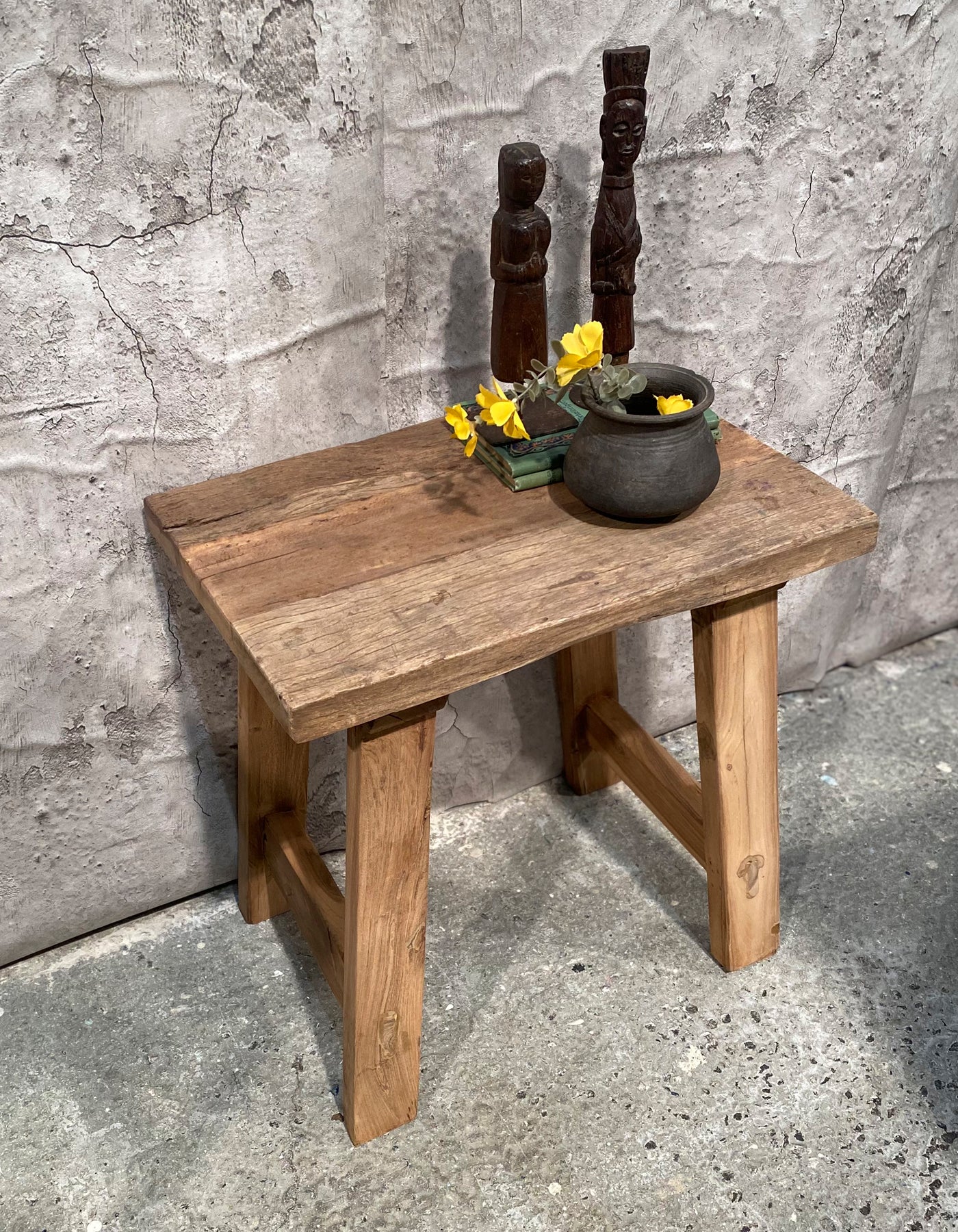 RECYCLED: Rustik Skammel af Genbrugstræ