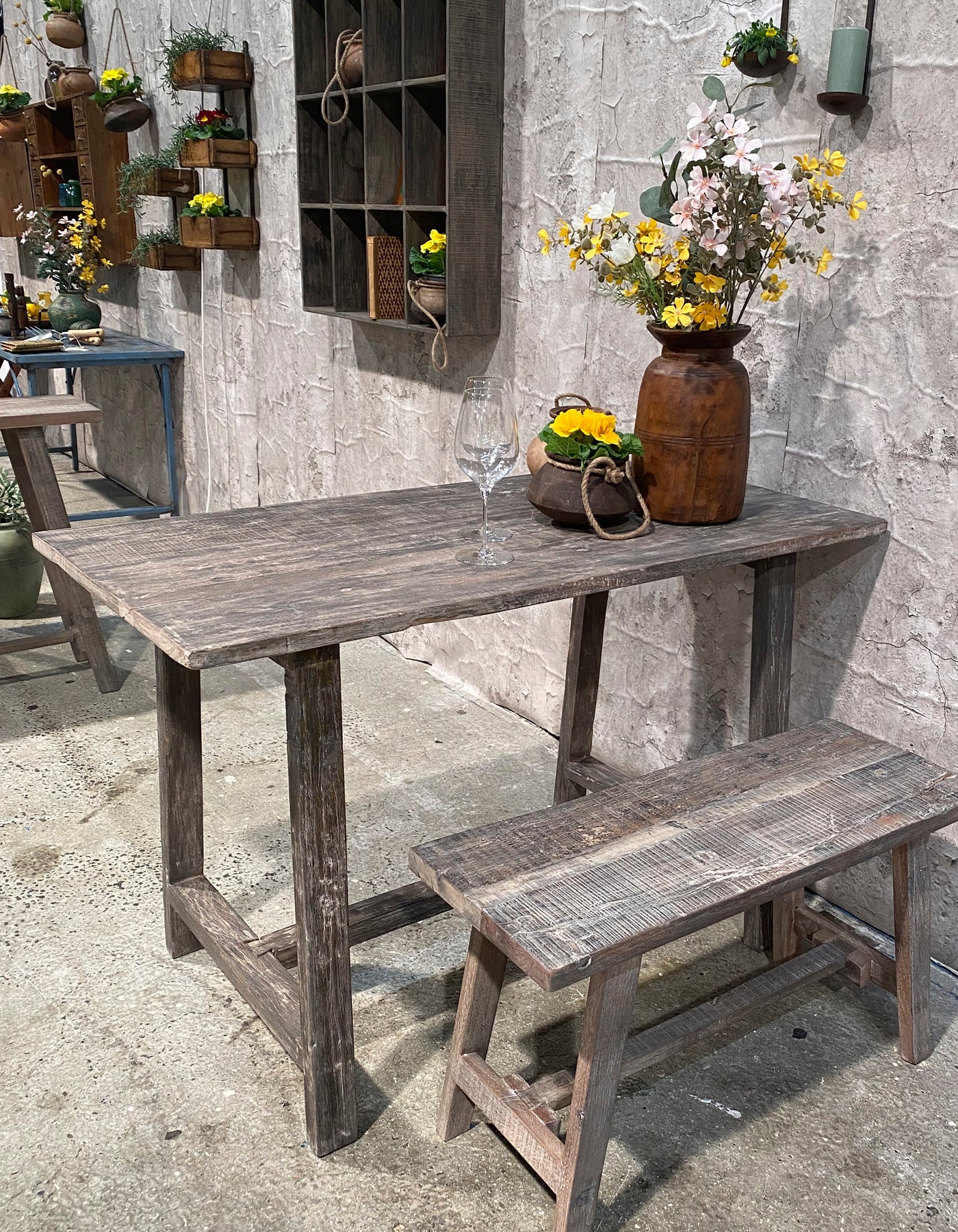 RECYCLED: BÆNK I LET DESIGN AF GENBRUGT TRÆ