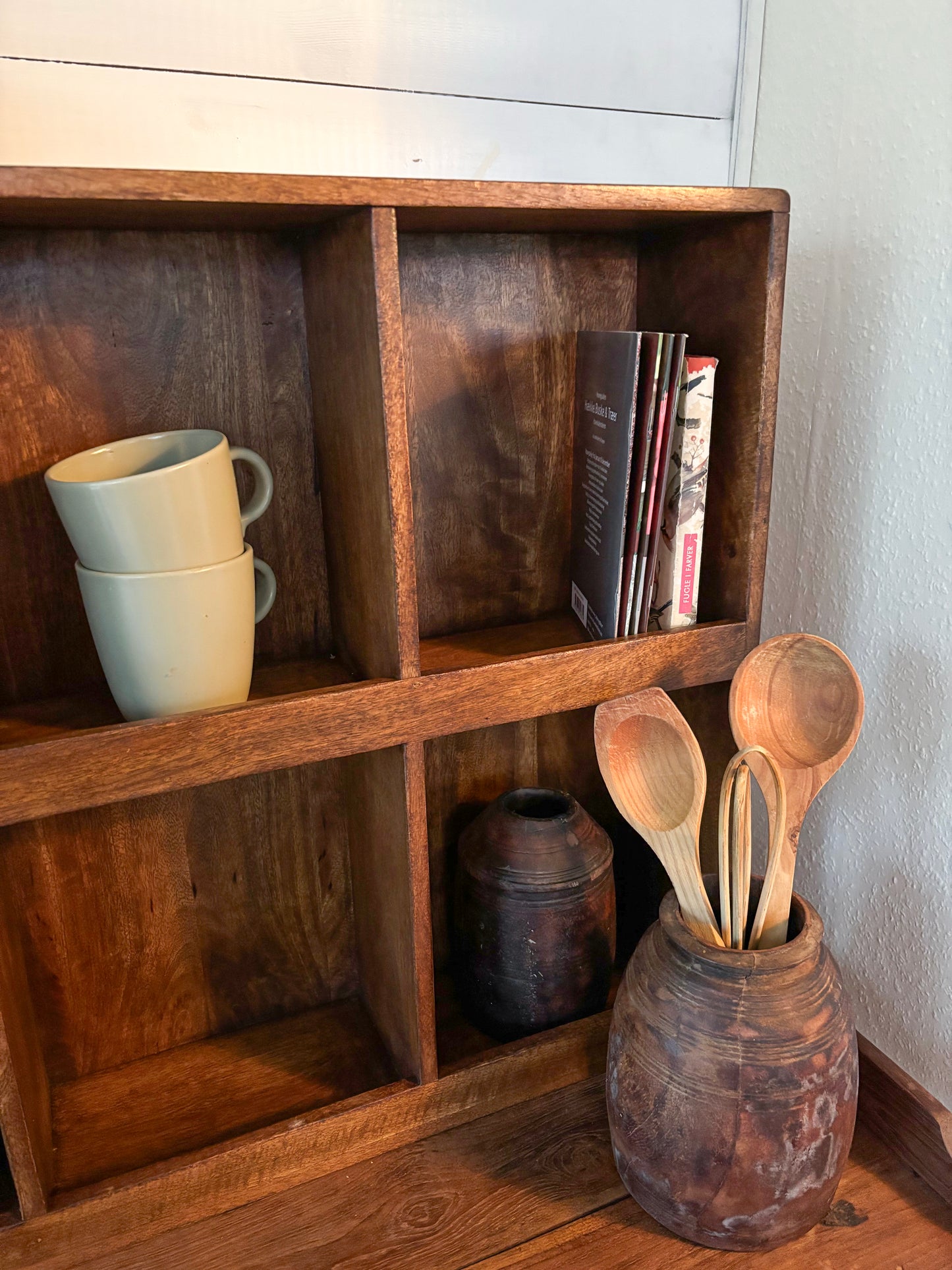 RECYCLED: WALL RACK – WOOD WITH HISTORY