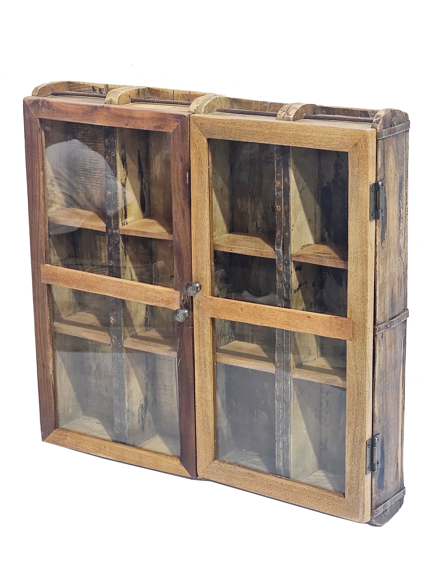 UPCYCLED SKAB AF GAMLE MURSTENSFORME