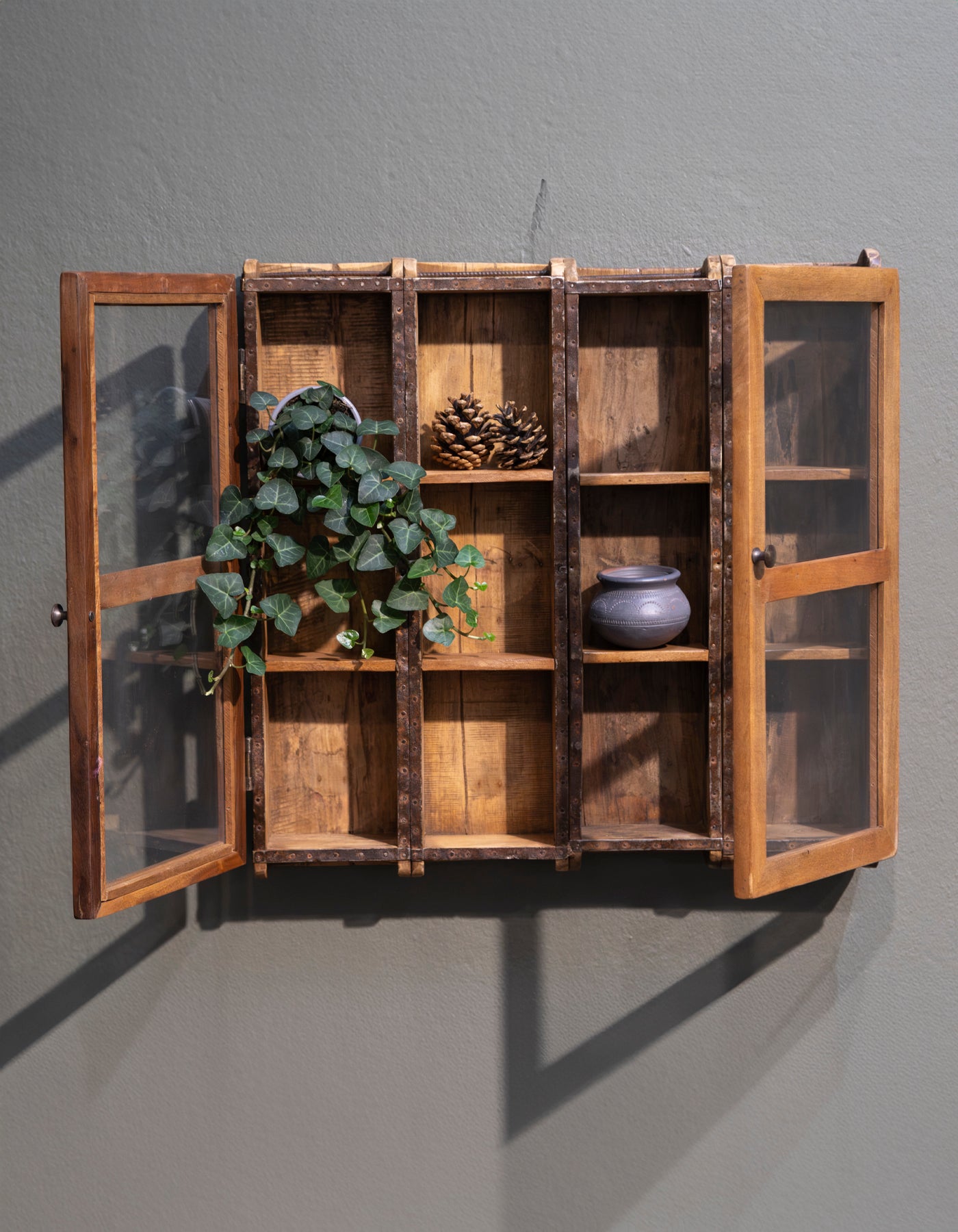 UPCYCLED SKAB AF GAMLE MURSTENSFORME
