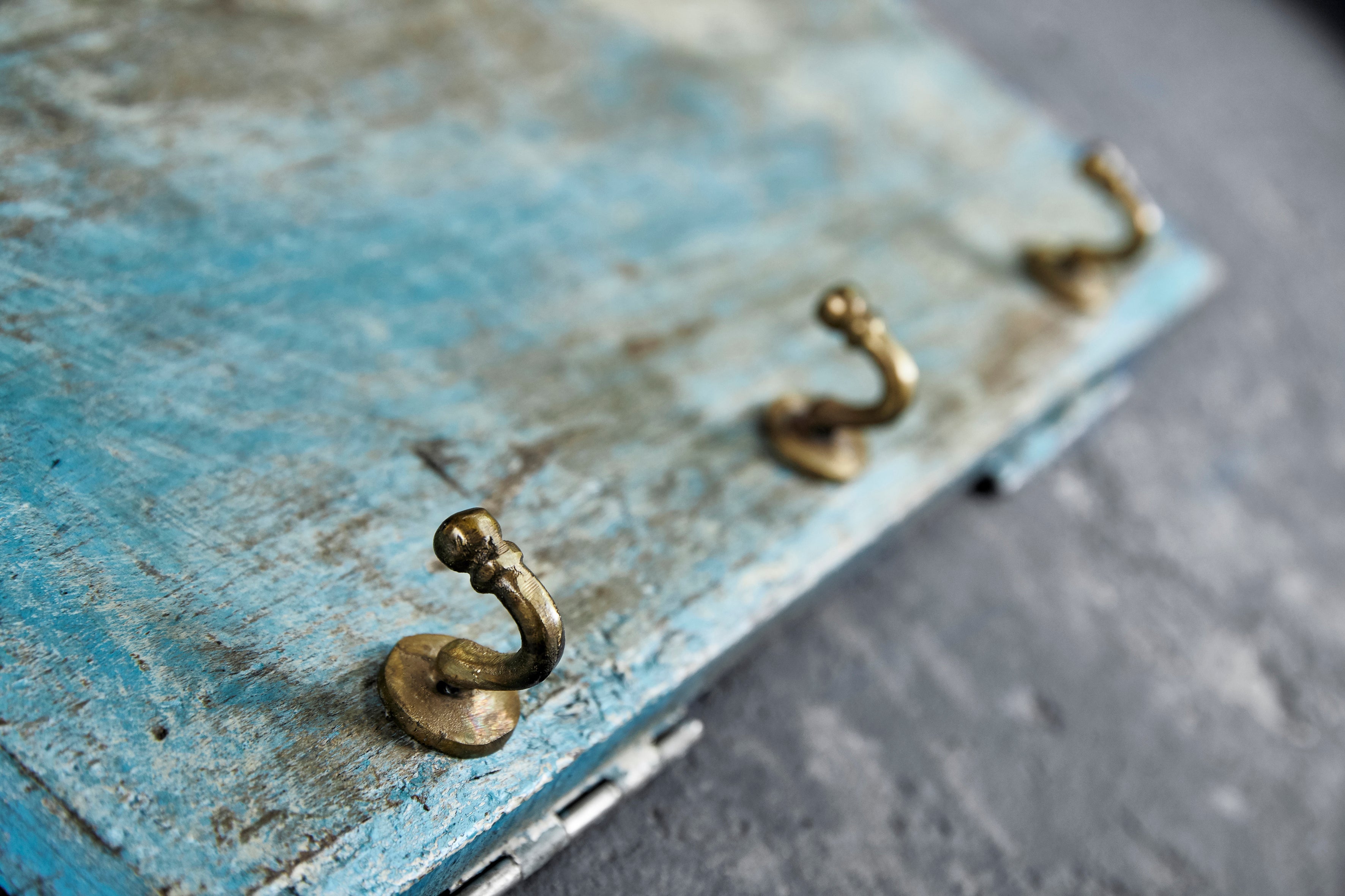 UPCYCLED: UNIQUE HANGER MADE FROM OLD WOODEN PANEL