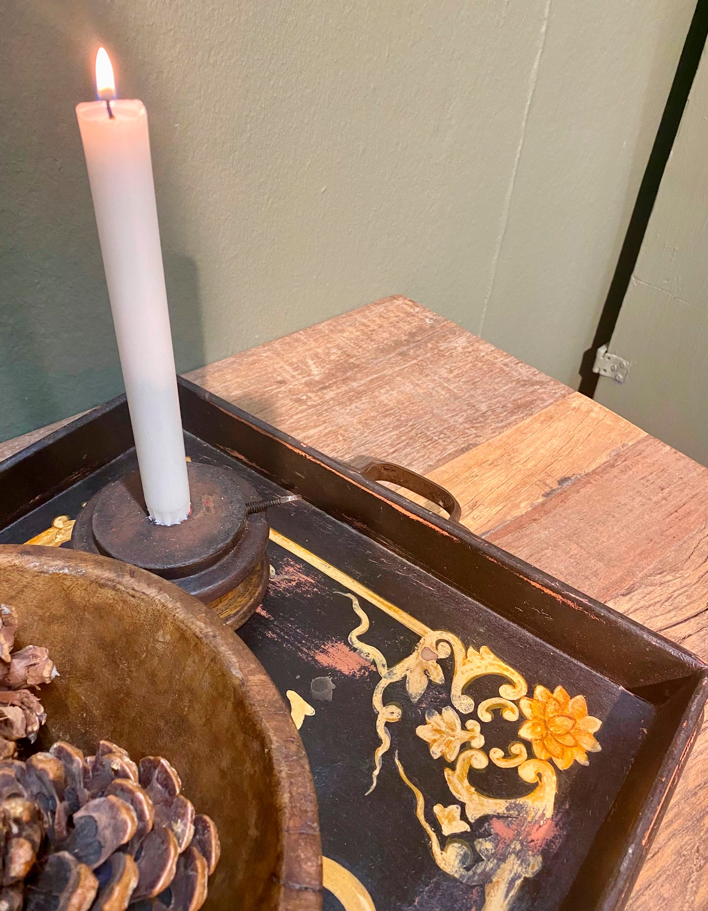 RECYCLED: Træbakke med Print – Vintage Bakke med Fransk Charme