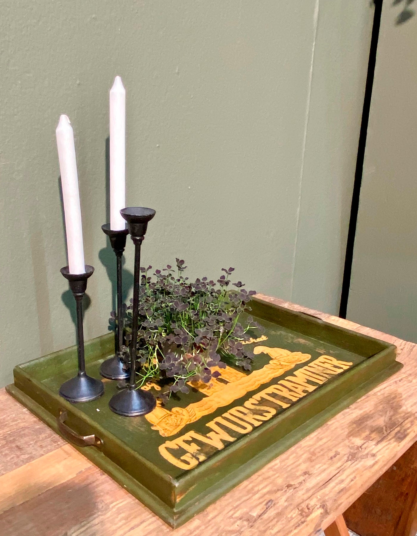 RECYCLED: Træbakke med Print – Vintage Bakke med Fransk Charme