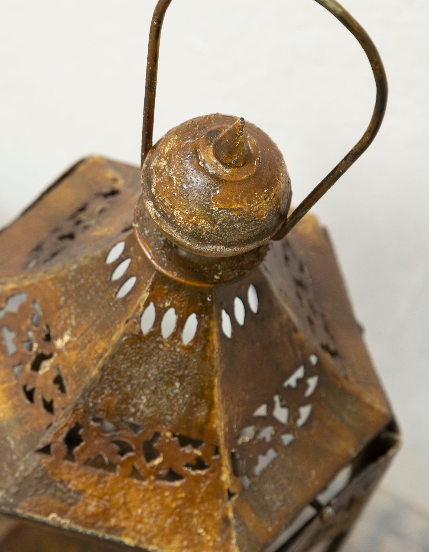 UNIQUE LANTERNS – Rusty charm for coziness