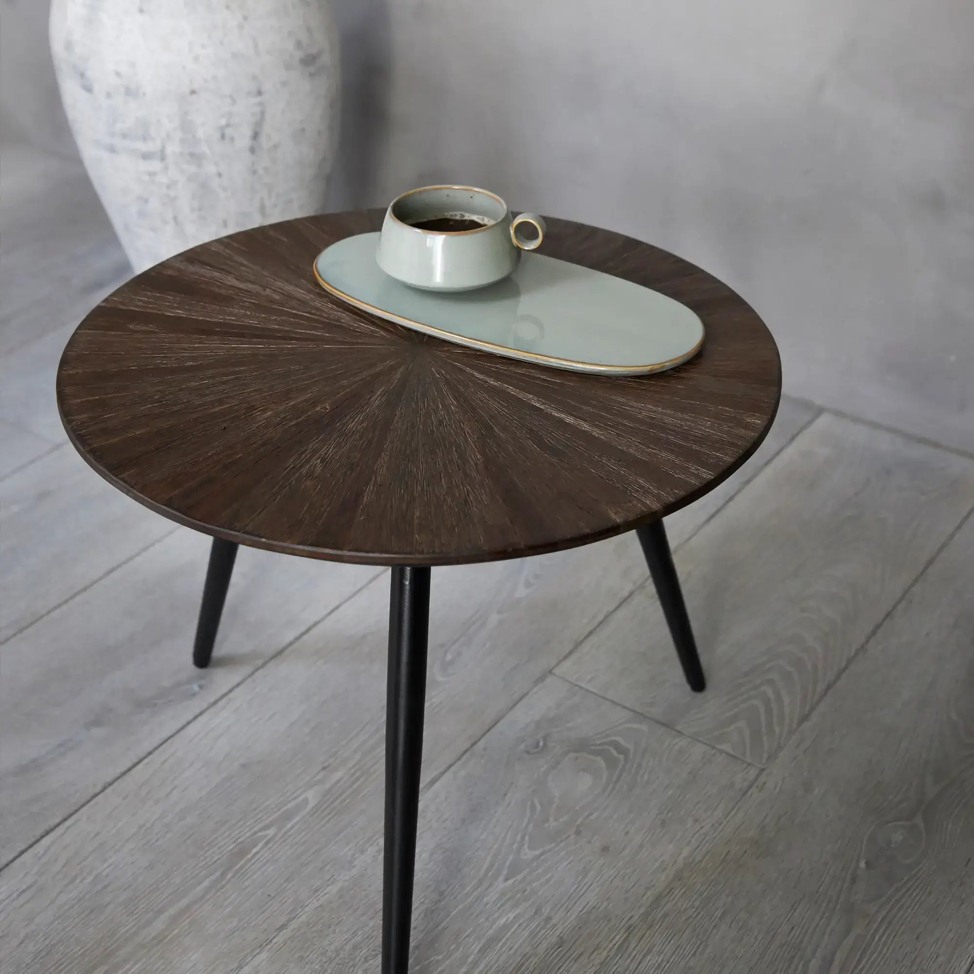 RECYCLED: Sidebord af Genanvendt Teaktræ