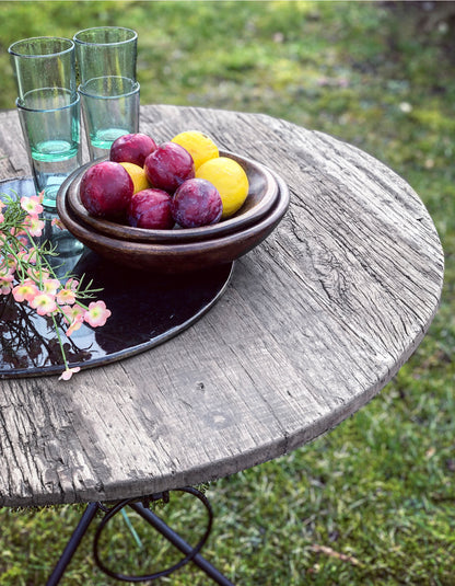 RECYCLED: Rundt spisebord i genbrugstræ – unikt vintage bord med nordic rustic finish og smuk patina