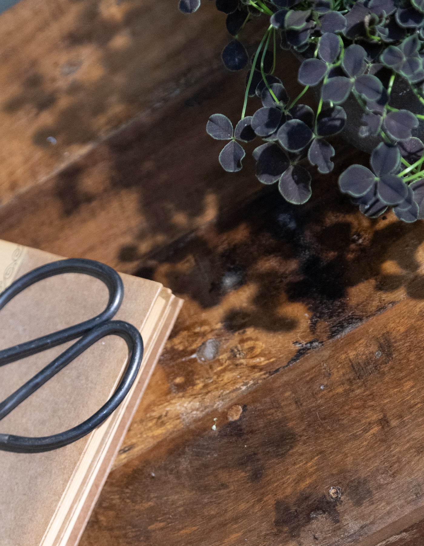 RECYCLED: KONSLBORD I GENBRUGSTRÆ – Skandinavisk design med sjæl