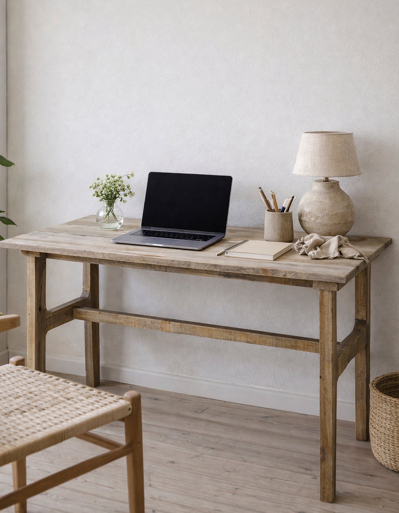 RECYCLED: Bord i Genbrugstræ - Skandinavisk design med sjæl