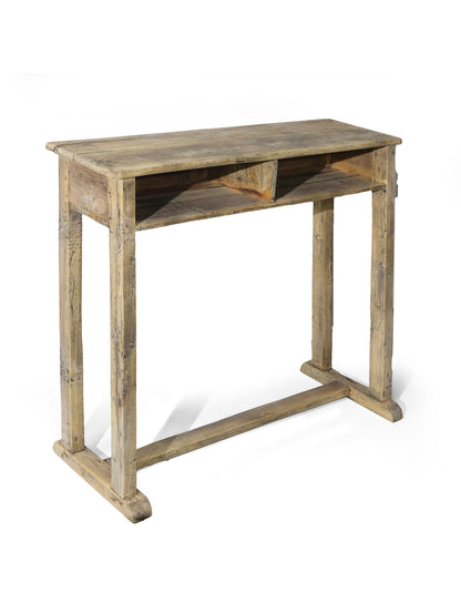 Originalt vintage konsolbord i træ med hylde – tidligere skolebord med patina