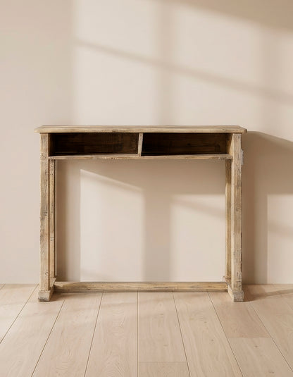Originalt vintage konsolbord i træ med hylde – tidligere skolebord med patina
