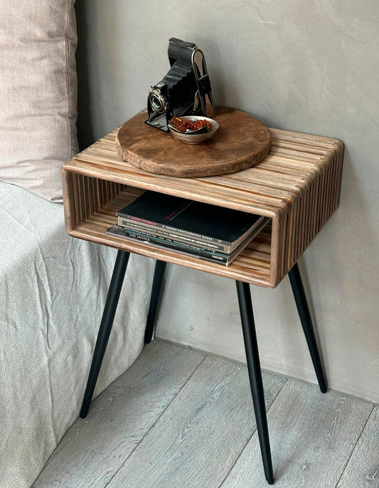 RECYCLED: SIDE El. SENGEBORD I GENANVENDT TEAKTRÆ