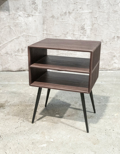 RECYCLED: Bord i Genanvendt Teaktræ