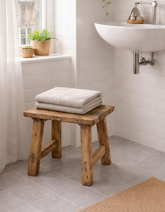 RECYCLED: Rustik Skammel af Genbrugstræ
