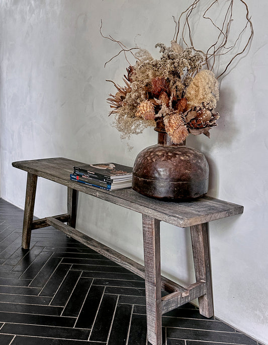 RECYCLED: ELEGANT BENCH MADE OF RECYCLED WOOD