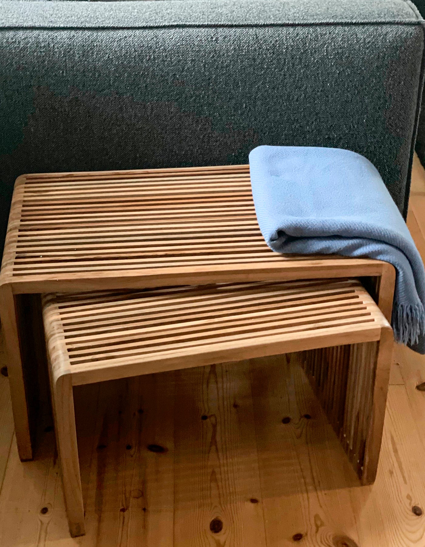 RECYCLED: SET OF 2 BENCHES IN RECYCLED TEAK WOOD