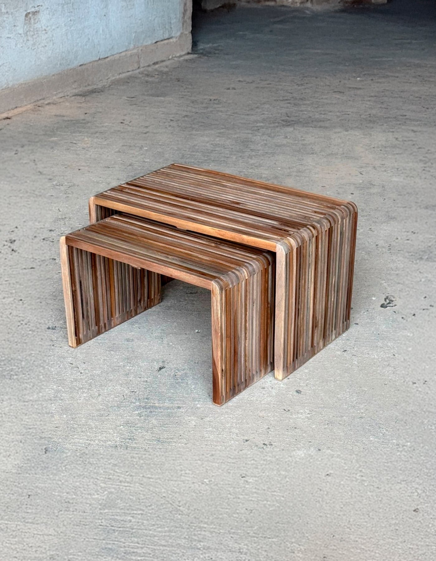 RECYCLED: SET OF 2 BENCHES IN RECYCLED TEAK WOOD