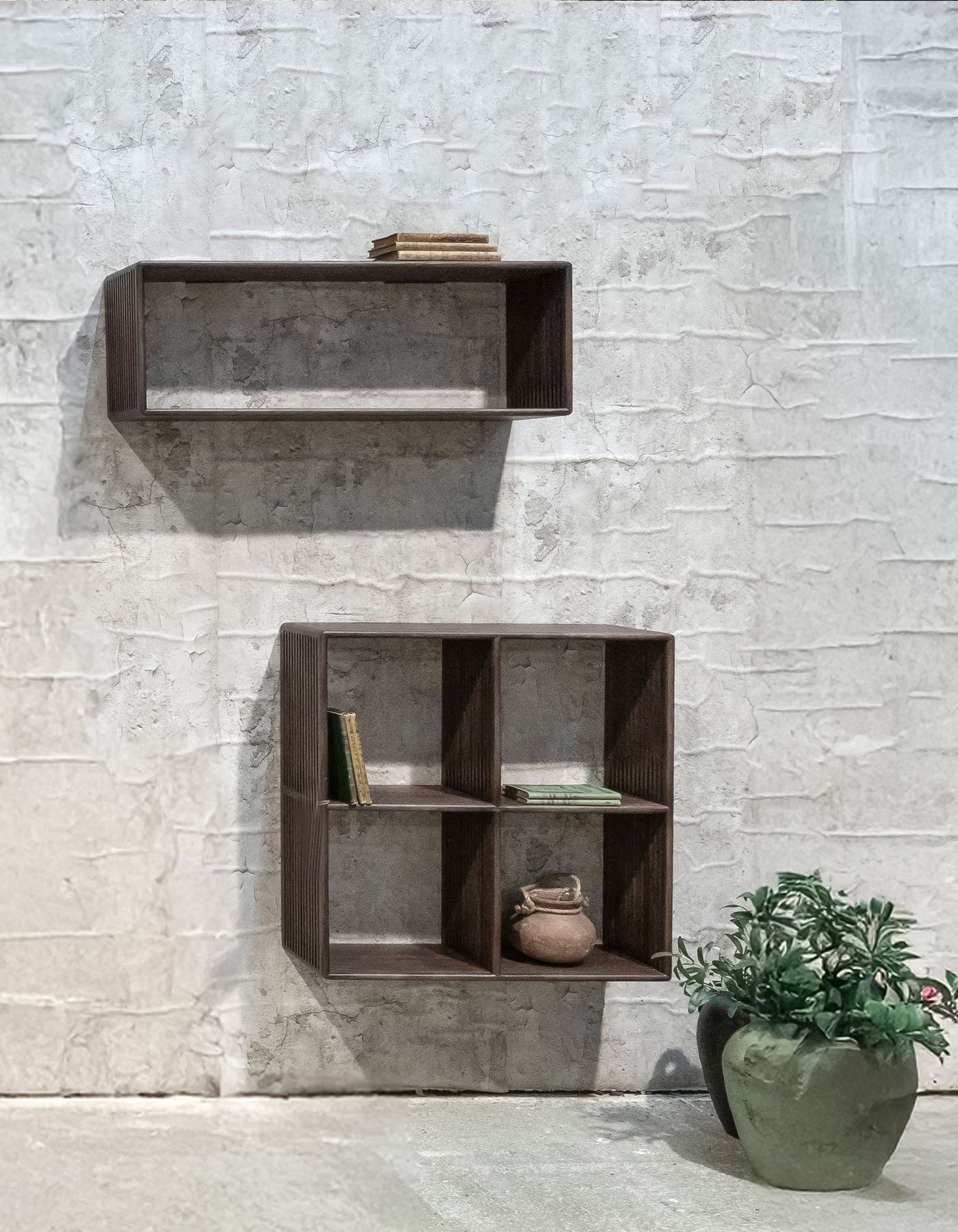 RECYCLED: WALL SHELF MADE OF RECYCLED TEAK WOOD