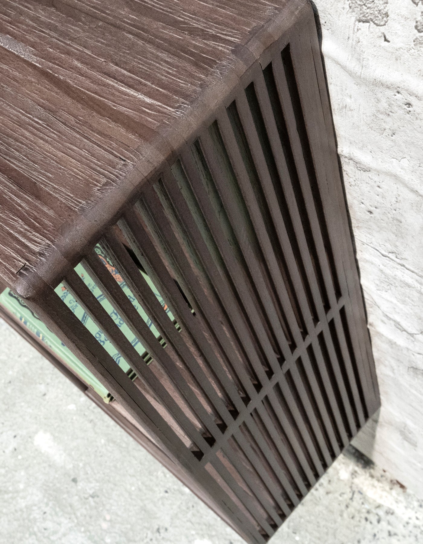 RECYCLED: WALL SHELF MADE OF RECYCLED TEAK WOOD