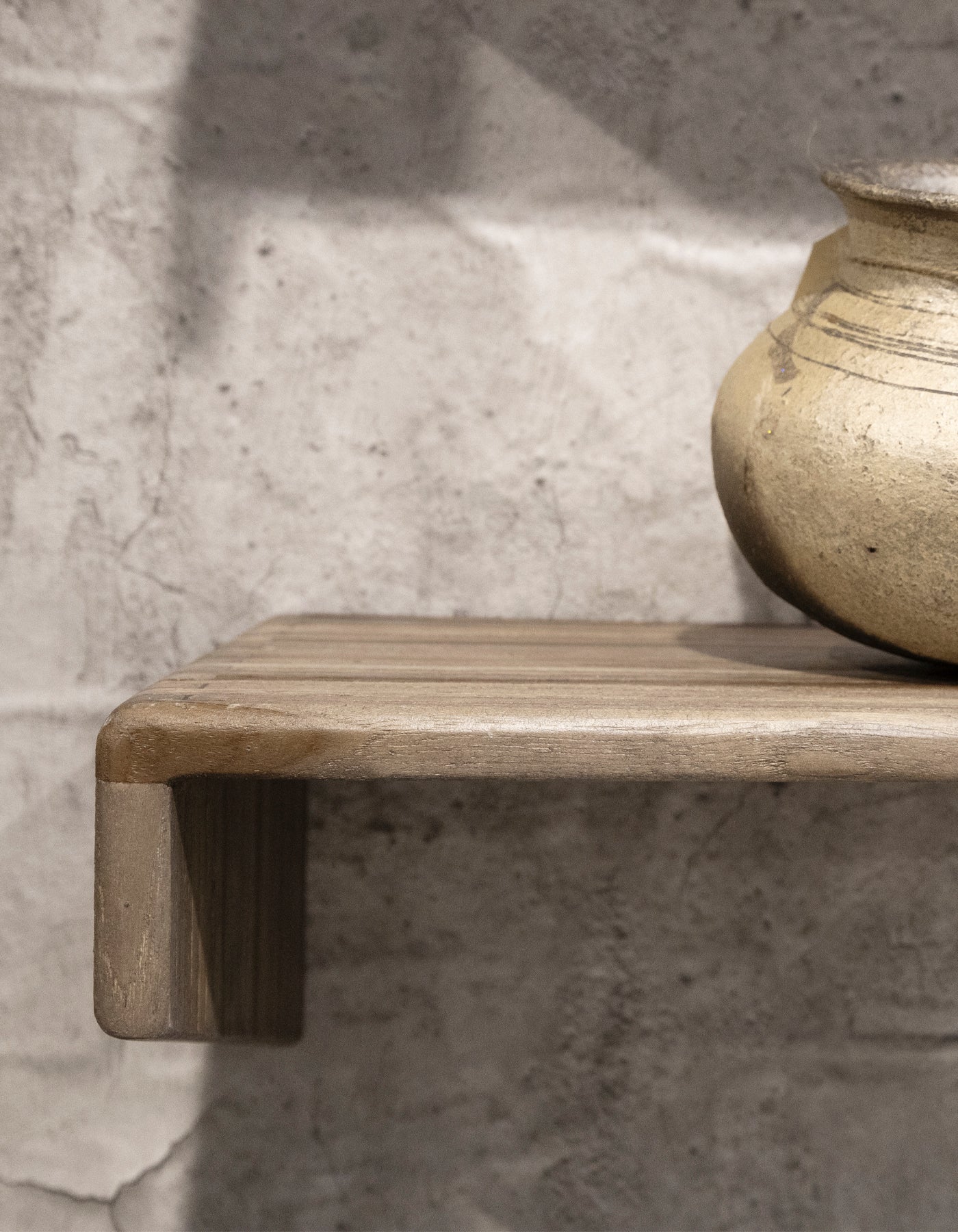 RECYCLED: Elegant Shelf in Recycled Teak Wood