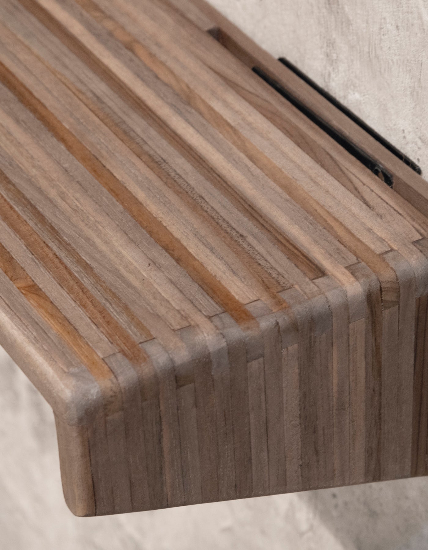 RECYCLED: Elegant Shelf in Recycled Teak Wood