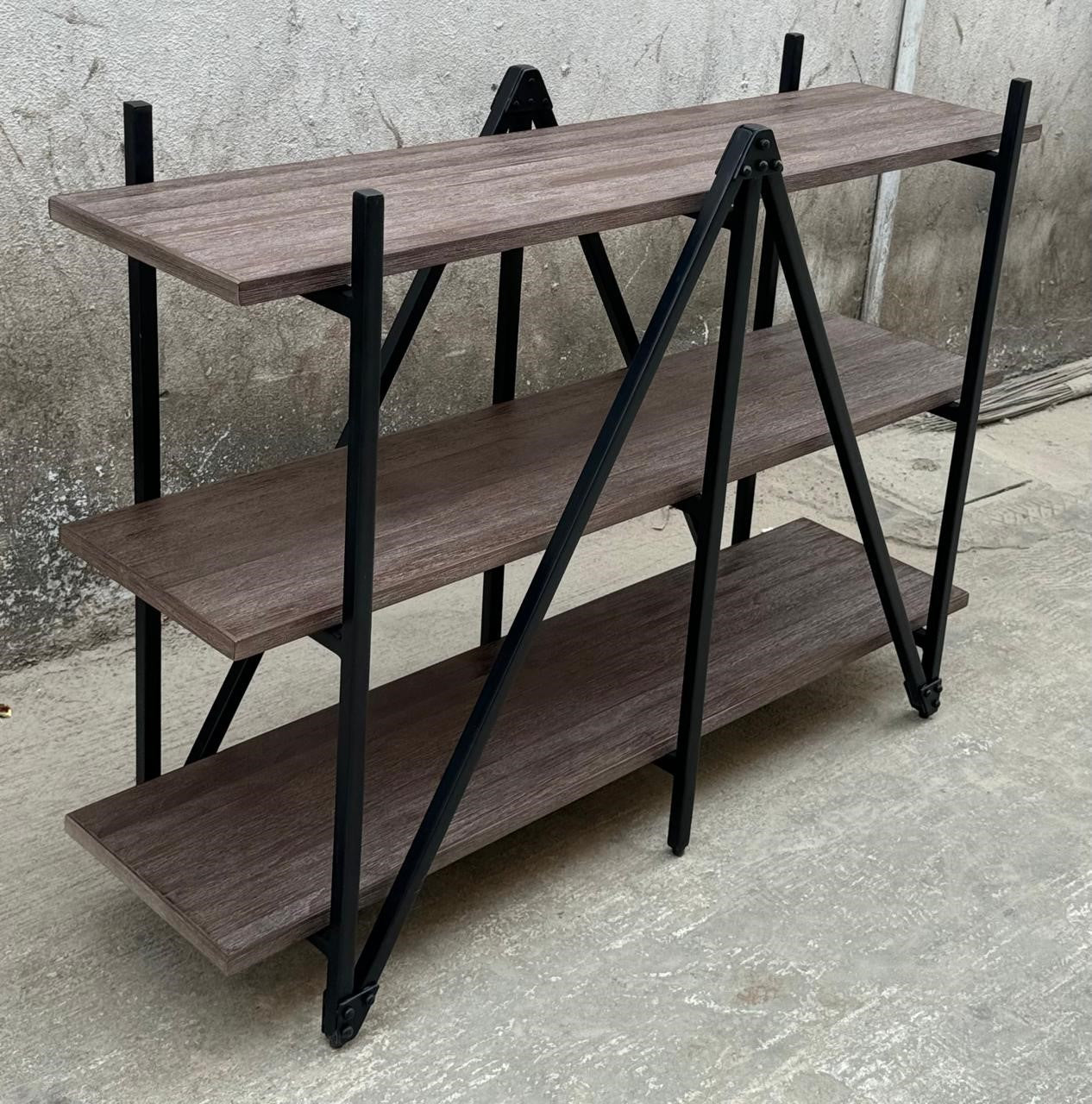 RECYCLED: SHELF MADE OF RECYCLED TEAK WOOD