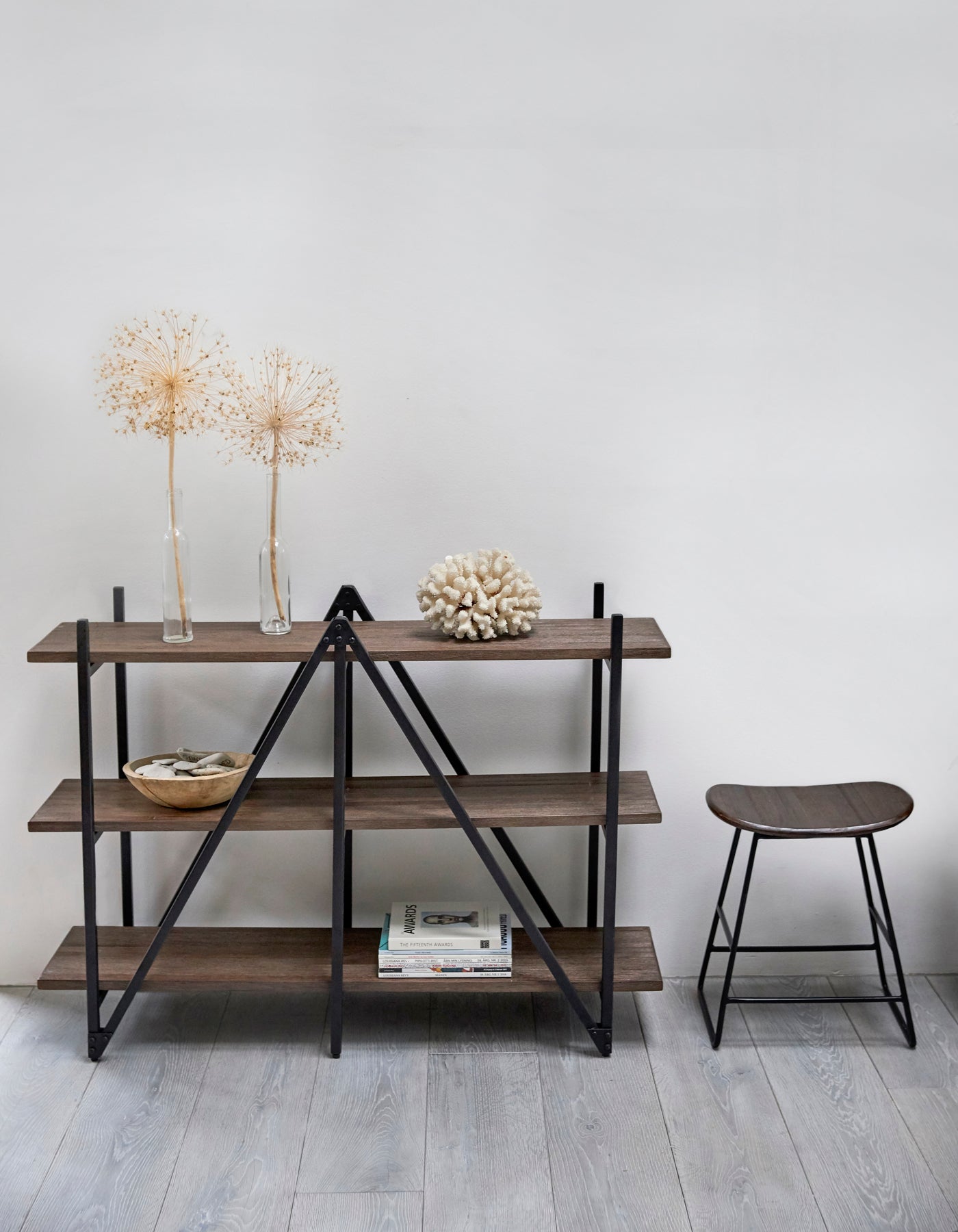 RECYCLED: SHELF MADE OF RECYCLED TEAK WOOD