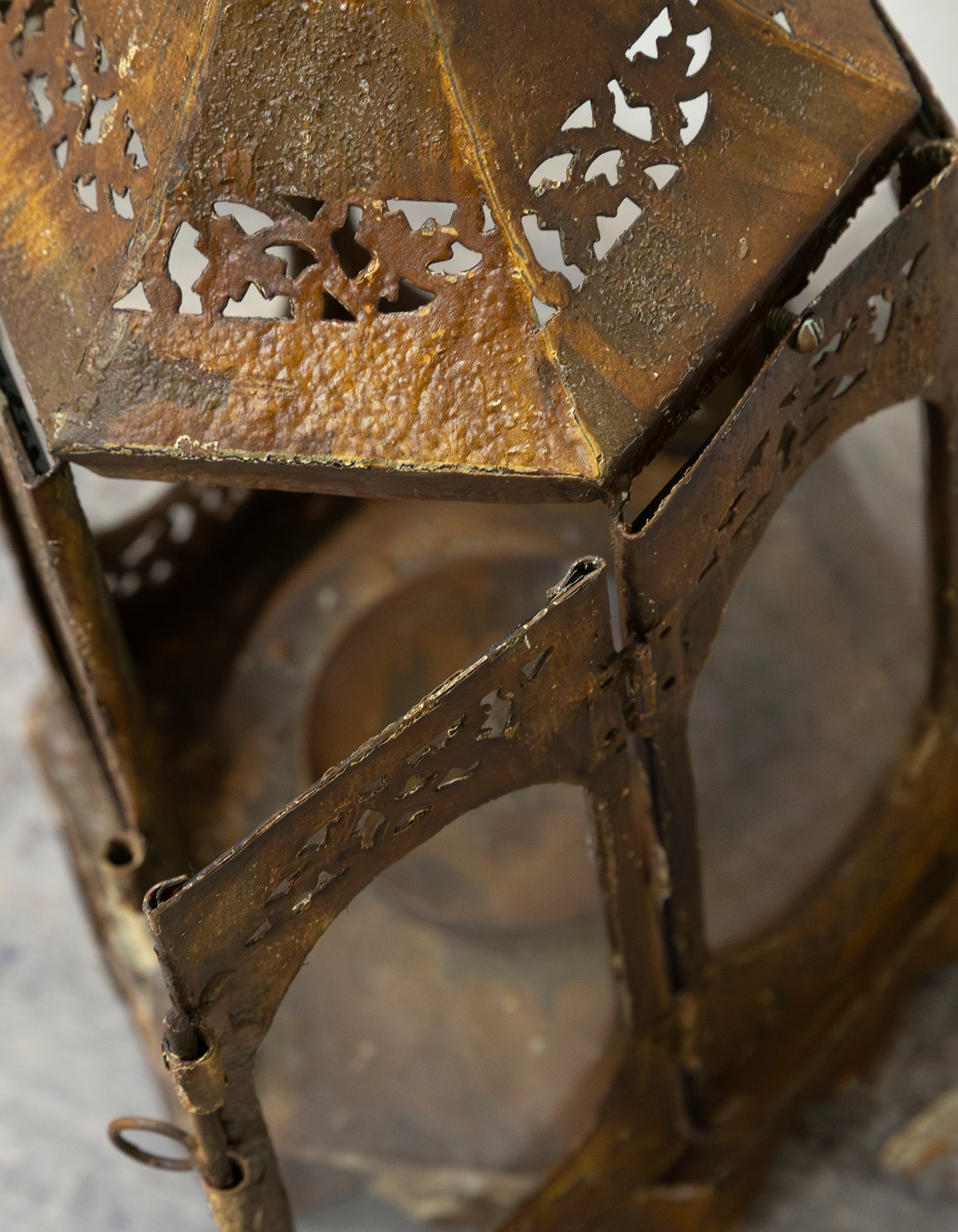 UNIQUE LANTERNS – Rusty charm for coziness