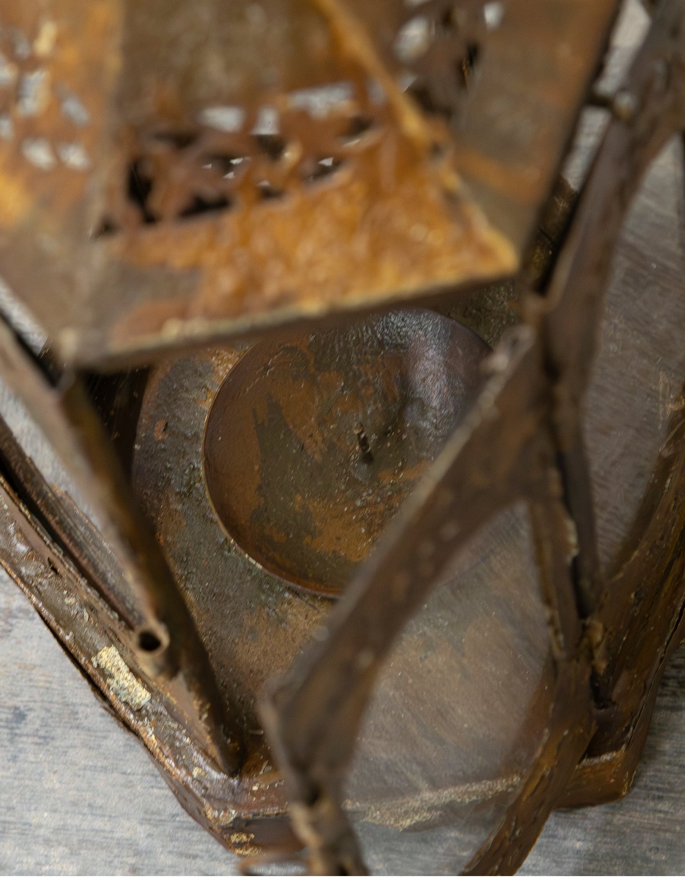 UNIQUE LANTERNS – Rusty charm for coziness