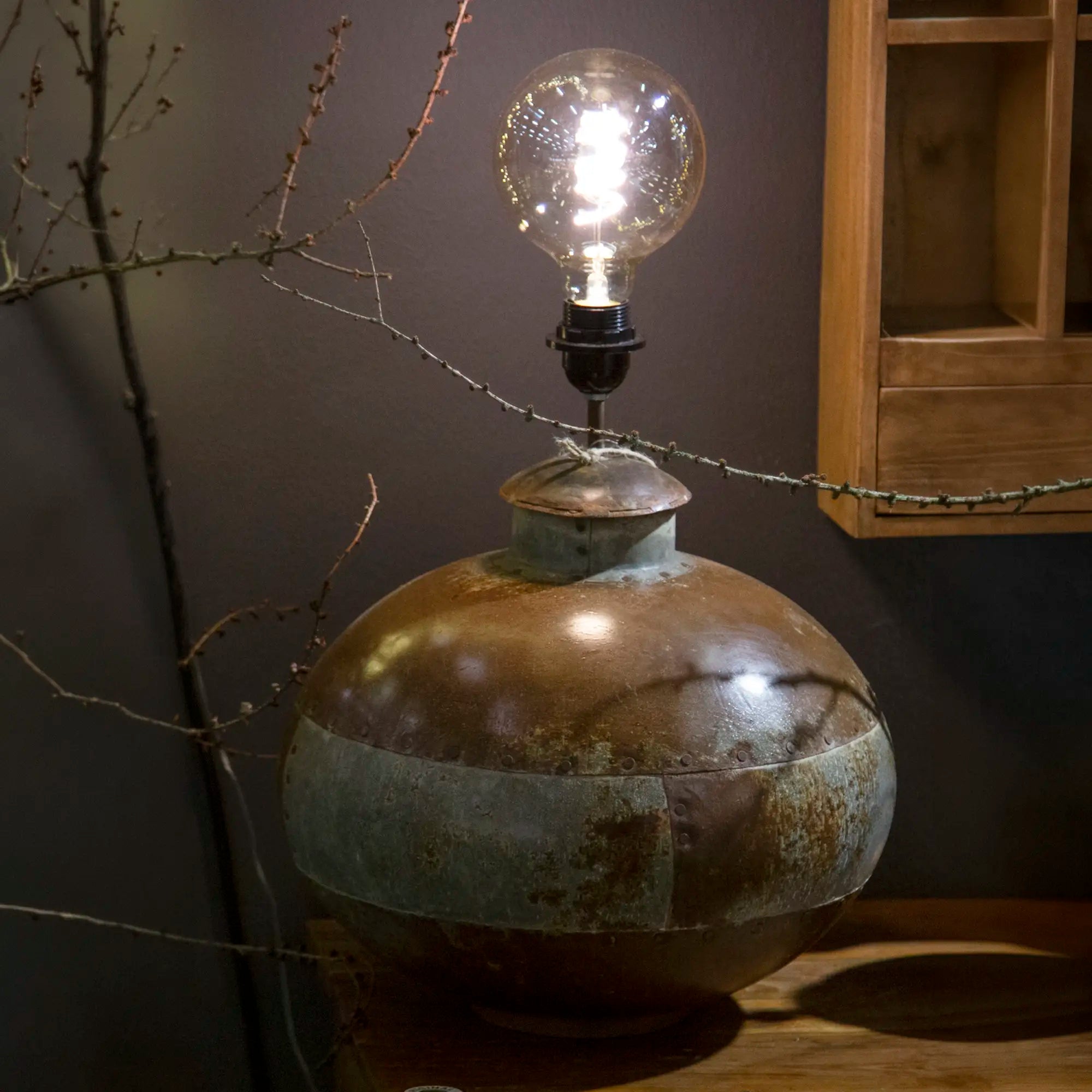 UPCYCLED: Fra Vandkrukke til Bordlampe
