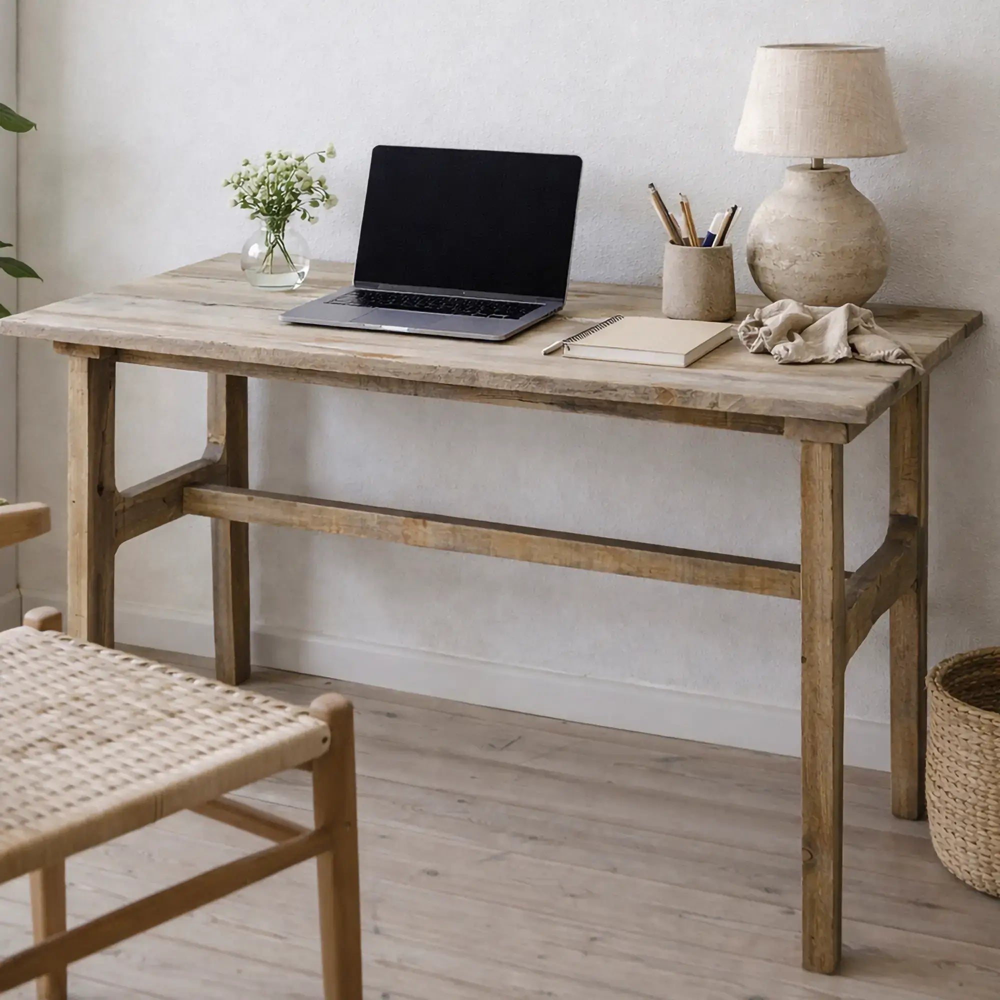 RECYCLED: Bord i Genbrugstræ - Skandinavisk design med sjæl