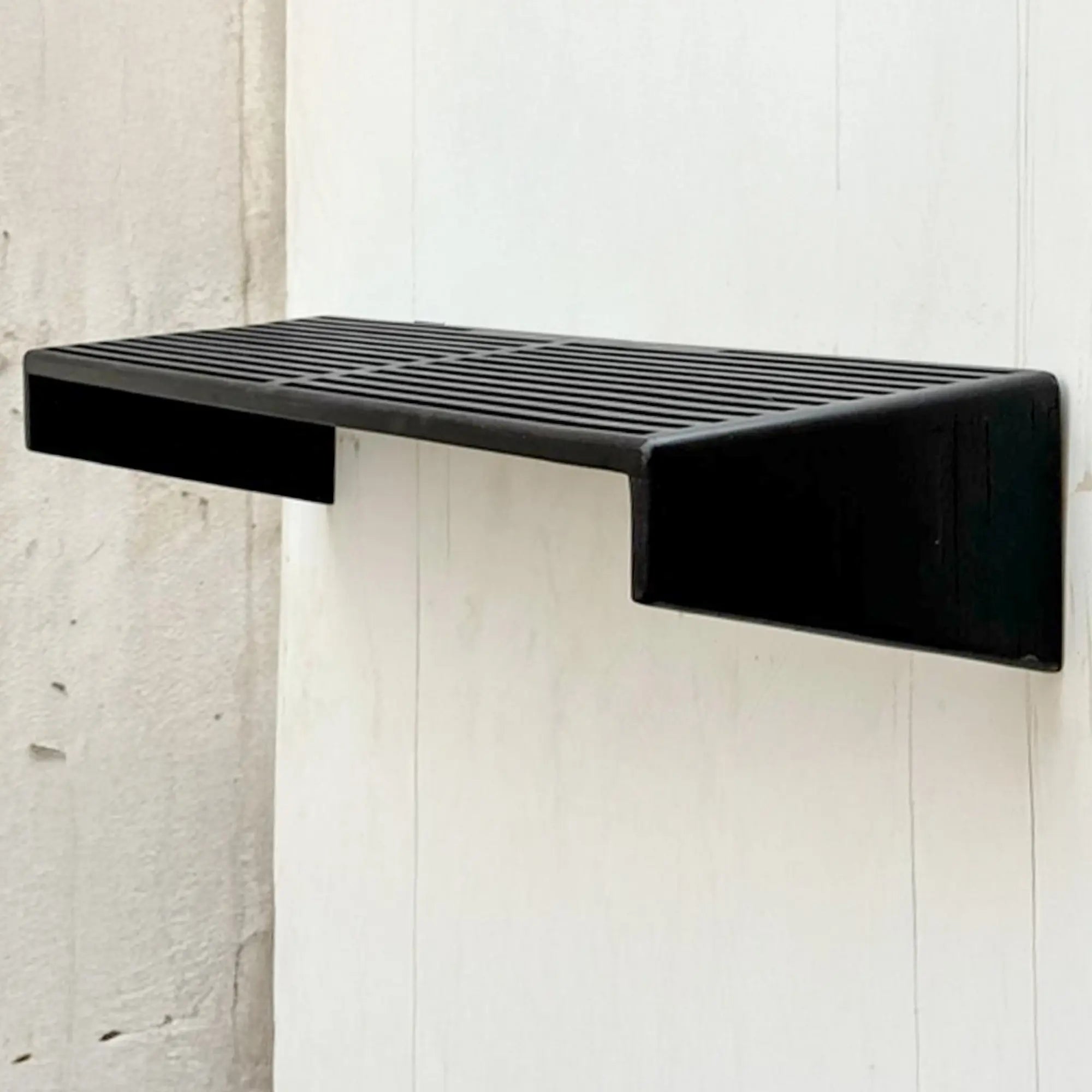 RECYCLED: Elegant Shelf in Recycled Teak Wood