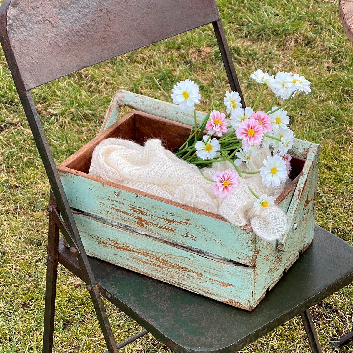Sæt med 2 grønne håndmalede trækasser af genbrugstræ med patina og træhåndtag til have, terrasse eller udekøkken.