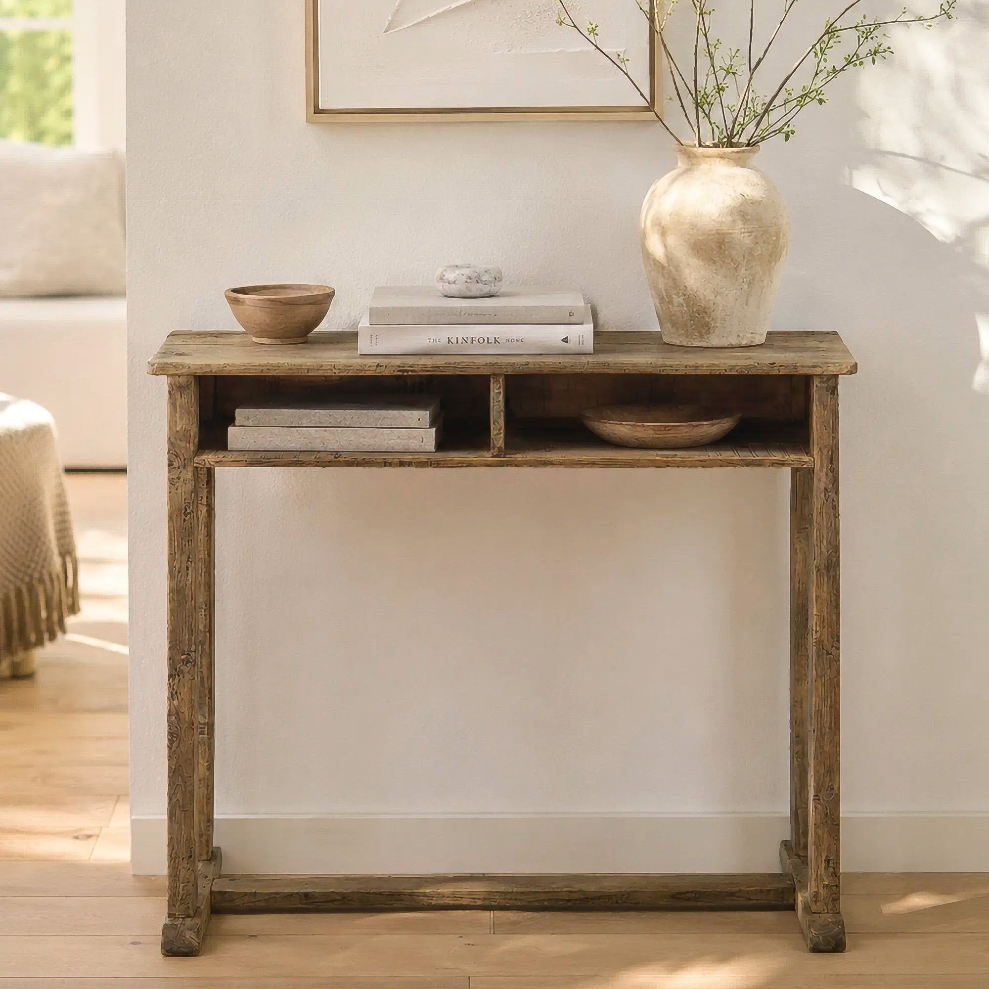 Originalt konsolbord i træ med hylde | Tidligere skolebord med naturlig patina